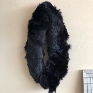 Black faux fur collar/ shoulder throw